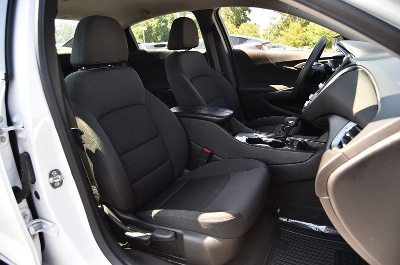 Chevrolet Malibu Vehicle Image 19