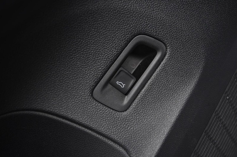 Volkswagen Atlas Cross Sport Vehicle Image 09