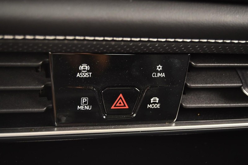 Volkswagen Atlas Cross Sport Vehicle Image 15