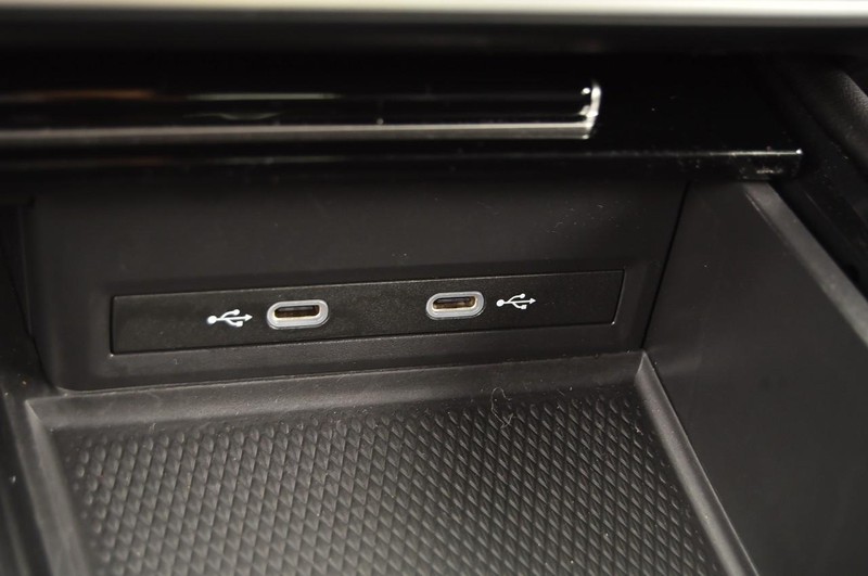 Volkswagen Atlas Cross Sport Vehicle Image 16