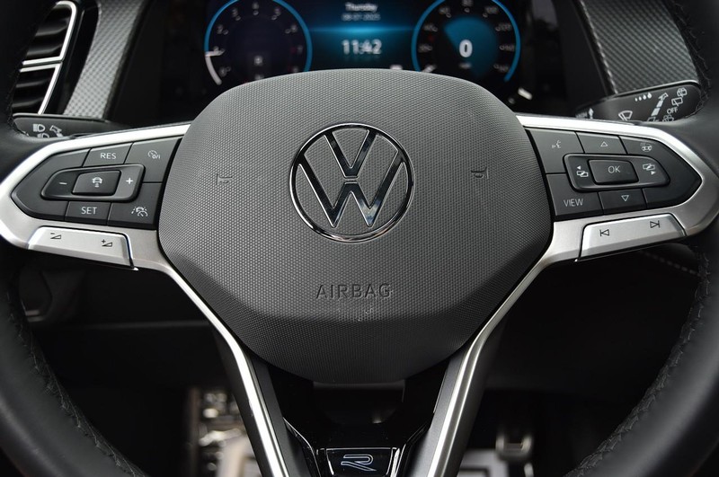 Volkswagen Atlas Cross Sport Vehicle Image 18