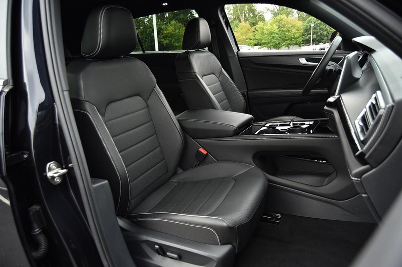 Volkswagen Atlas Cross Sport Vehicle Image 20
