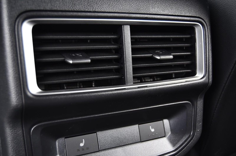 Volkswagen Atlas Cross Sport Vehicle Image 23