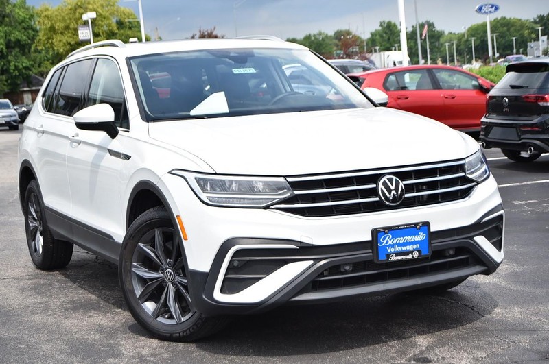 Volkswagen Tiguan Vehicle Image 02