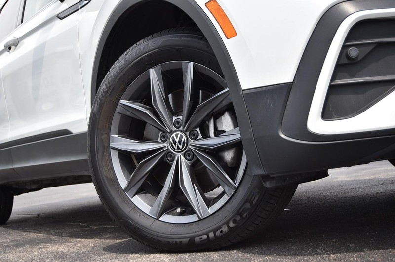 Volkswagen Tiguan Vehicle Image 03