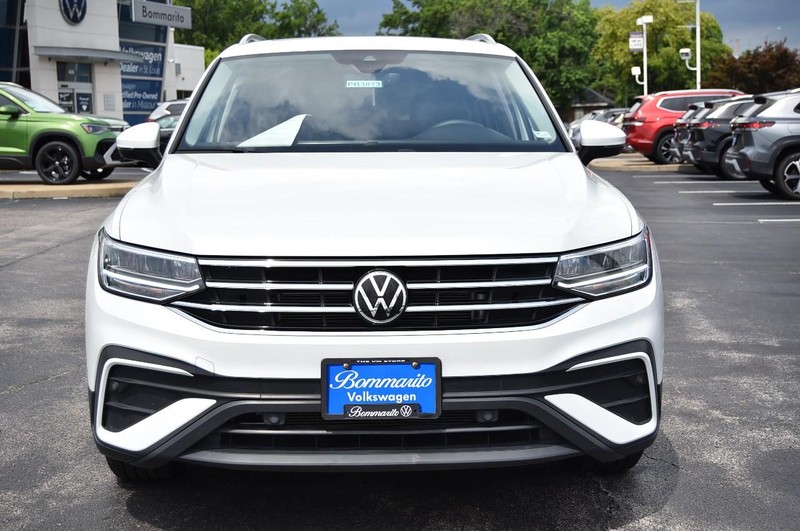 Volkswagen Tiguan Vehicle Image 04