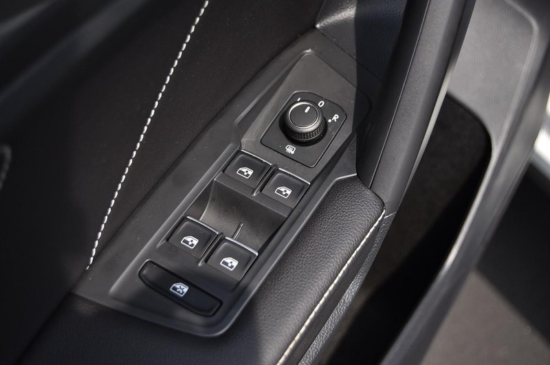 Volkswagen Tiguan Vehicle Image 08