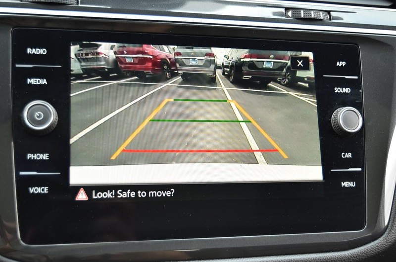 Volkswagen Tiguan Vehicle Image 12