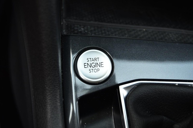 Volkswagen Tiguan Vehicle Image 16