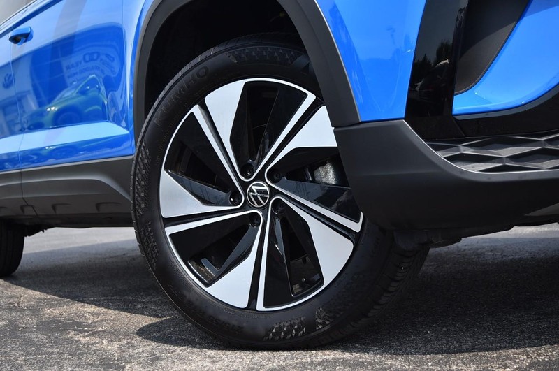Volkswagen Taos Vehicle Image 03