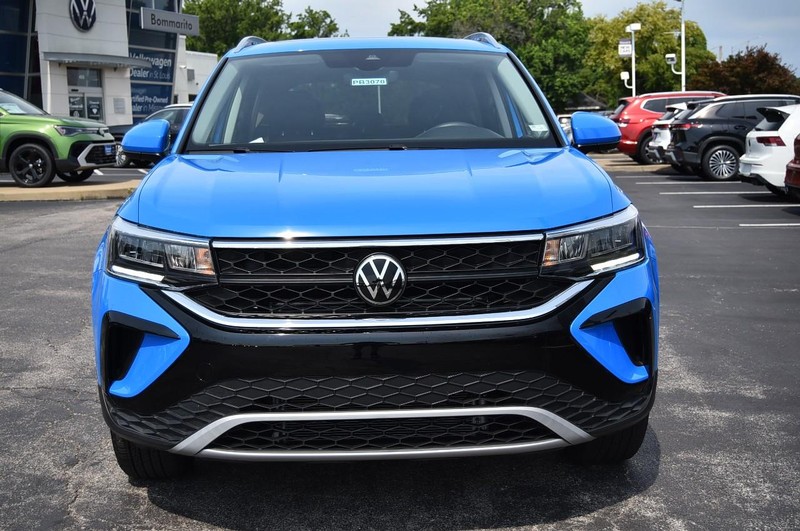 Volkswagen Taos Vehicle Image 04