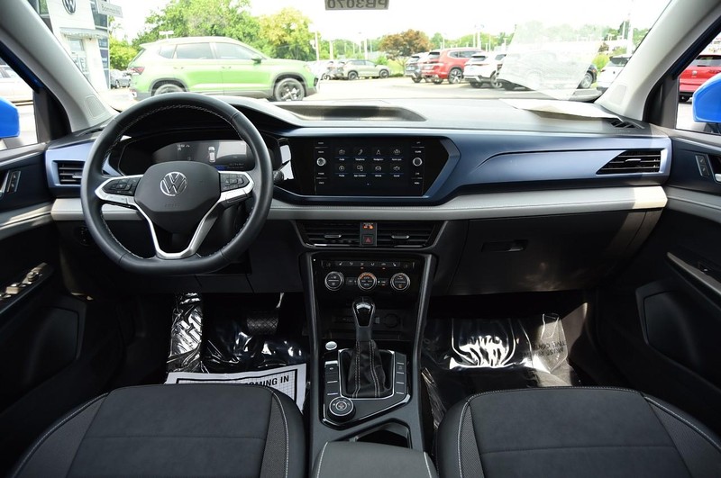 Volkswagen Taos Vehicle Image 07