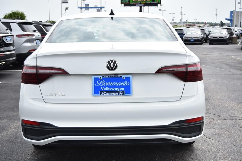 Volkswagen Jetta Vehicle Image 06