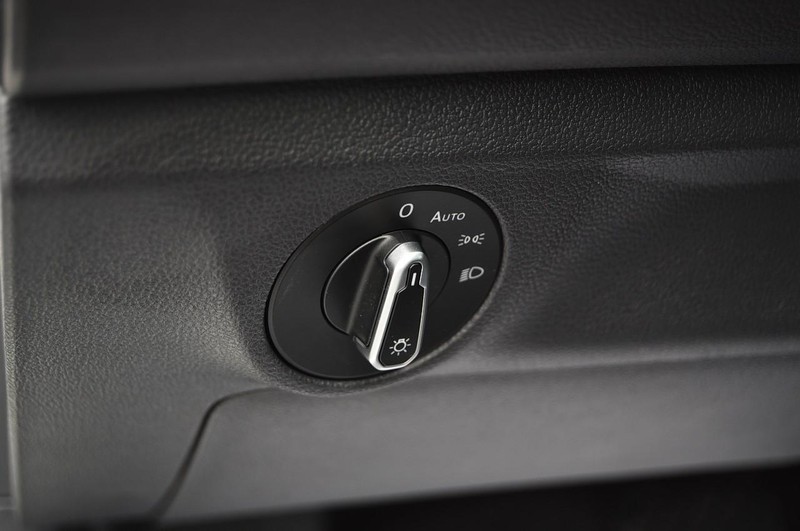 Volkswagen Jetta Vehicle Image 11