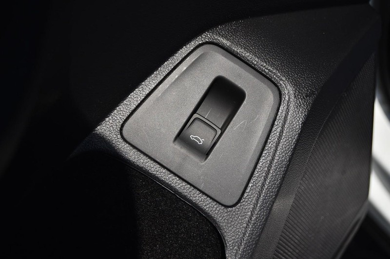 Volkswagen Tiguan Vehicle Image 09