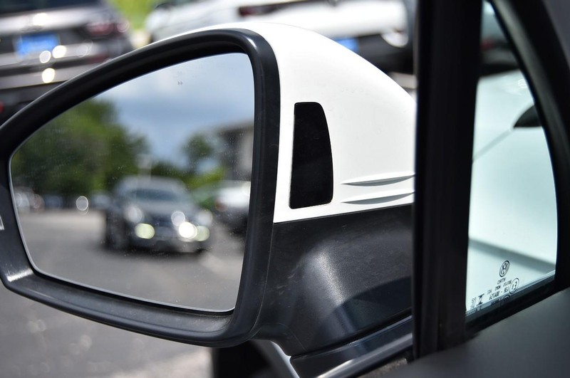 Volkswagen Tiguan Vehicle Image 10