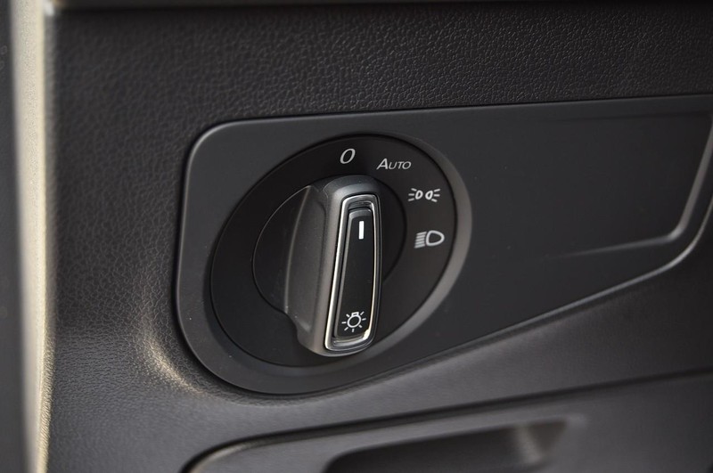 Volkswagen Tiguan Vehicle Image 11