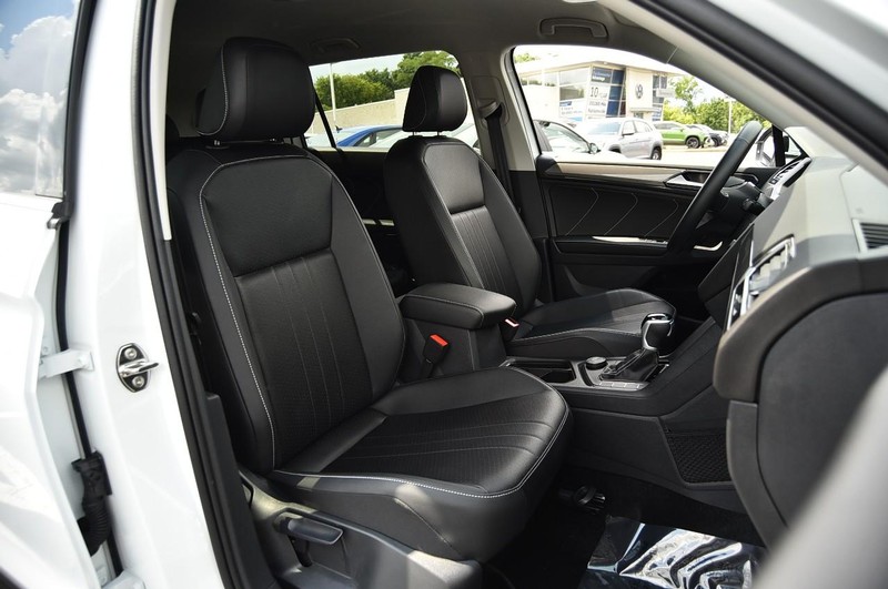 Volkswagen Tiguan Vehicle Image 21