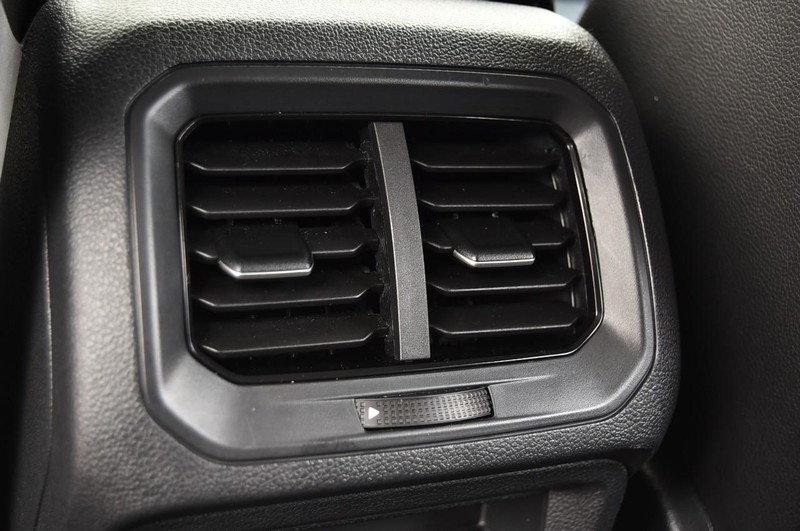 Volkswagen Tiguan Vehicle Image 23
