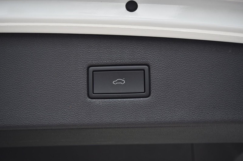 Volkswagen Tiguan Vehicle Image 26