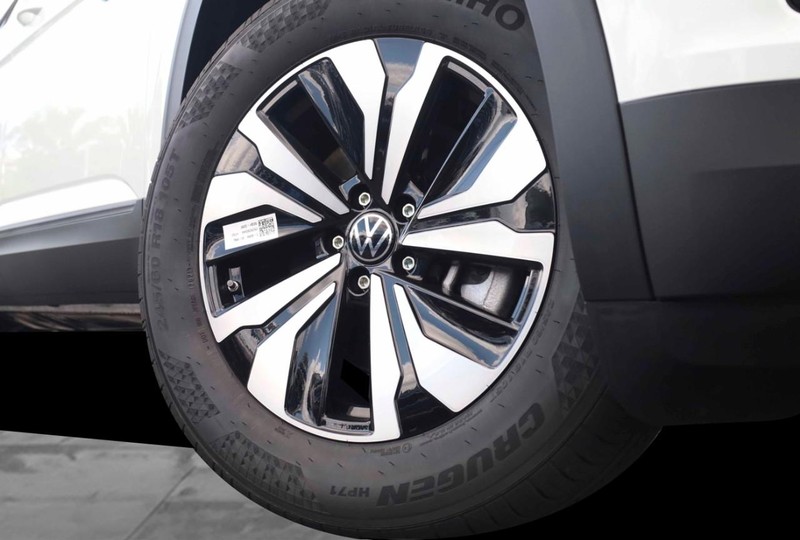 Volkswagen Atlas Cross Sport Vehicle Image 03