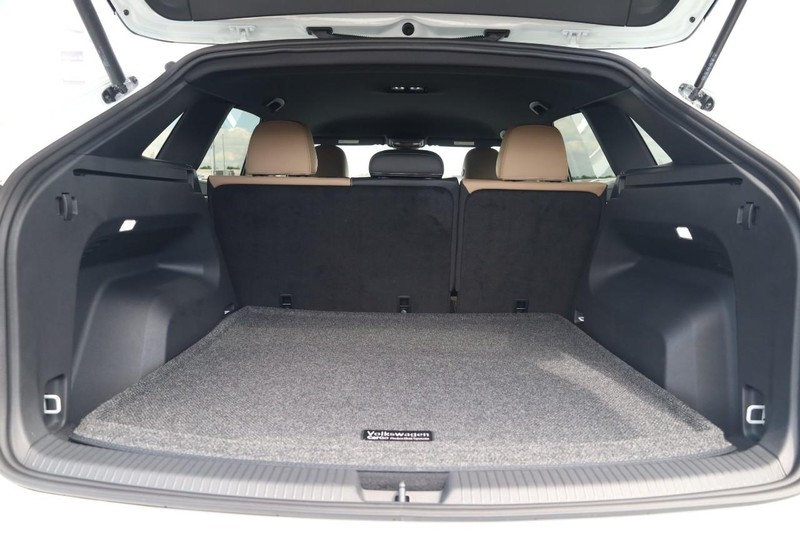 Volkswagen Atlas Cross Sport Vehicle Image 07