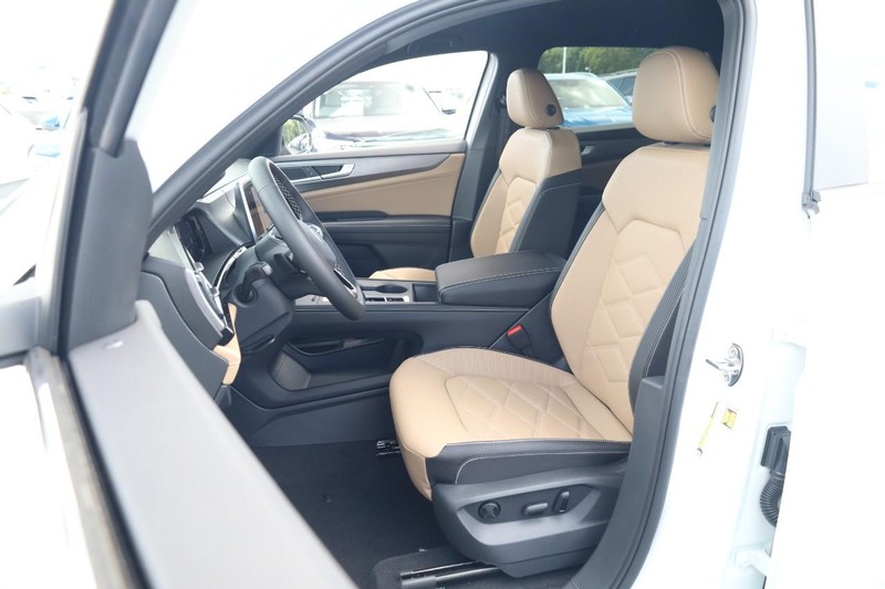 Volkswagen Atlas Cross Sport Vehicle Image 08