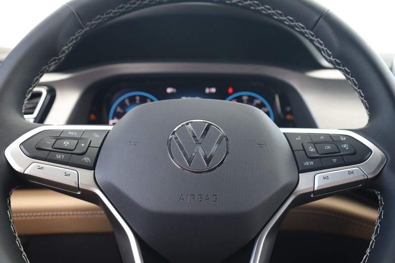 Volkswagen Atlas Cross Sport Vehicle Image 09