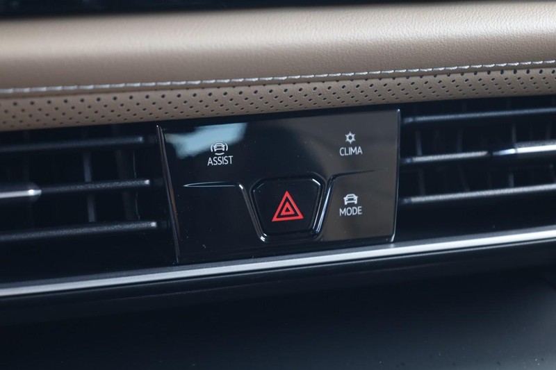 Volkswagen Atlas Cross Sport Vehicle Image 13