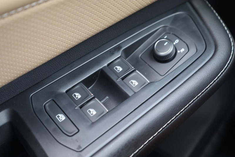 Volkswagen Atlas Cross Sport Vehicle Image 17
