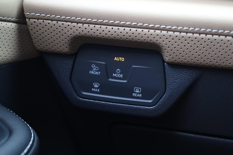 Volkswagen Atlas Cross Sport Vehicle Image 18