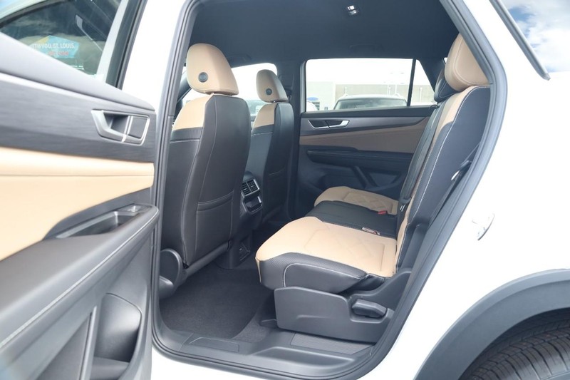 Volkswagen Atlas Cross Sport Vehicle Image 20