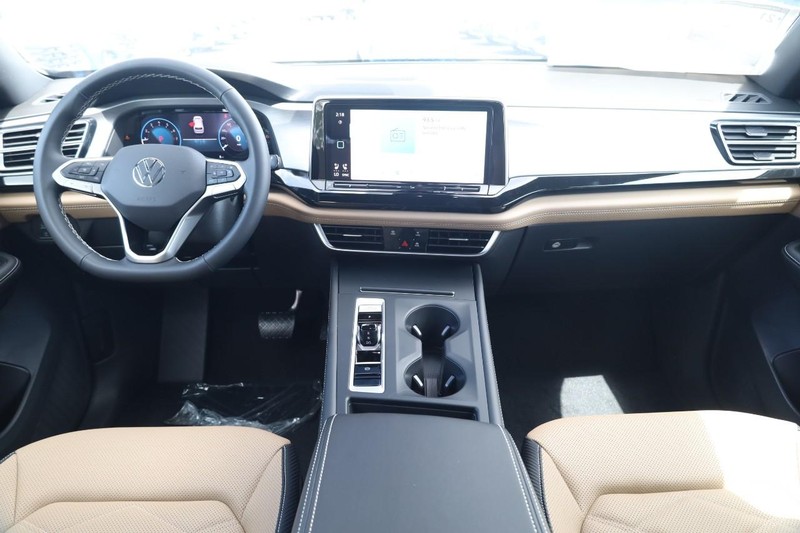 Volkswagen Atlas Cross Sport Vehicle Image 22