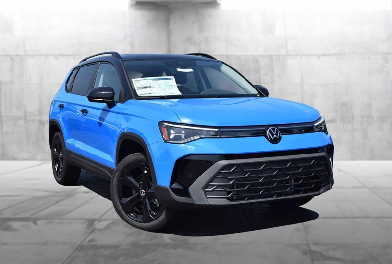 Volkswagen Taos Vehicle Image 02