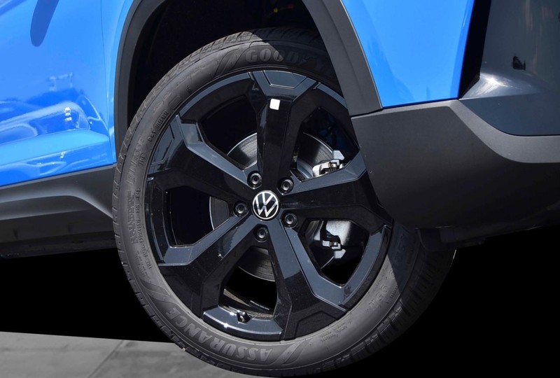 Volkswagen Taos Vehicle Image 03