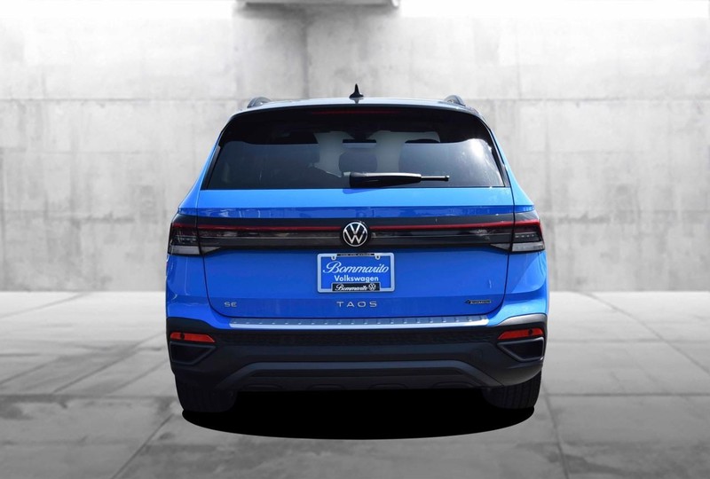 Volkswagen Taos Vehicle Image 06