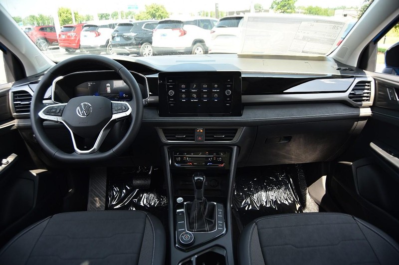 Volkswagen Taos Vehicle Image 07