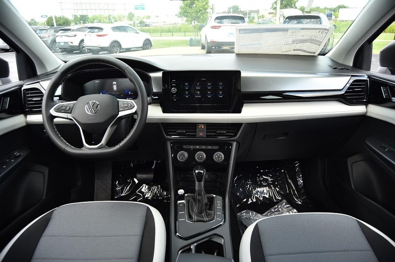 Volkswagen Taos Vehicle Image 07