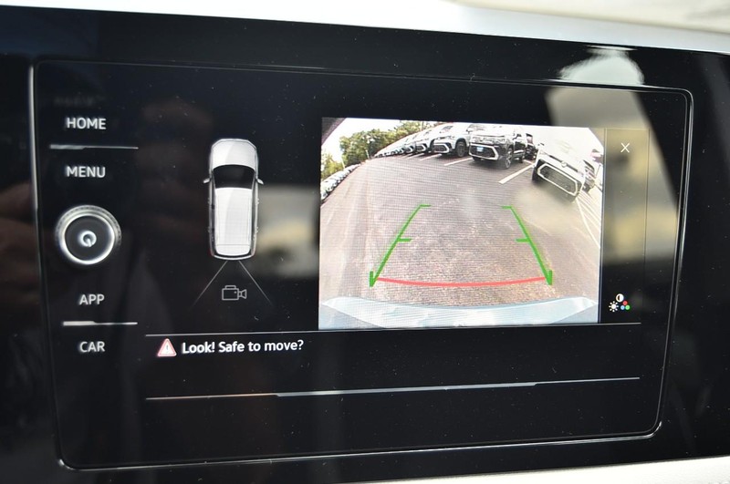 Volkswagen Taos Vehicle Image 12
