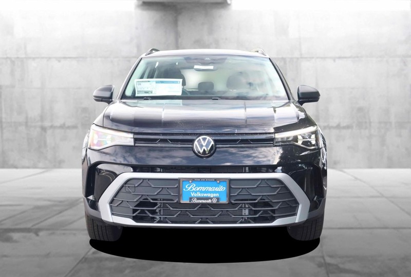 Volkswagen Taos Vehicle Image 04