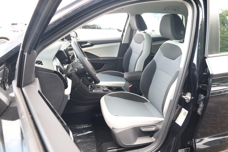 Volkswagen Taos Vehicle Image 08
