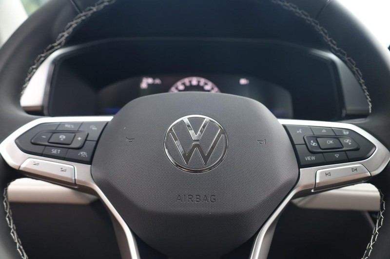 Volkswagen Taos Vehicle Image 09