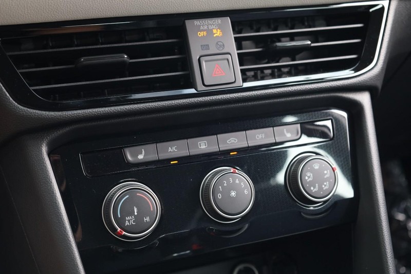 Volkswagen Taos Vehicle Image 13