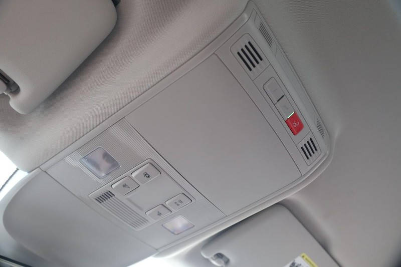 Volkswagen Taos Vehicle Image 16