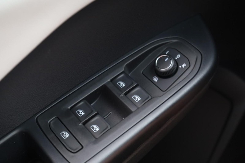 Volkswagen Taos Vehicle Image 17