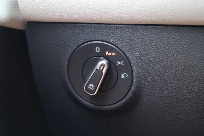 Volkswagen Taos Vehicle Image 18