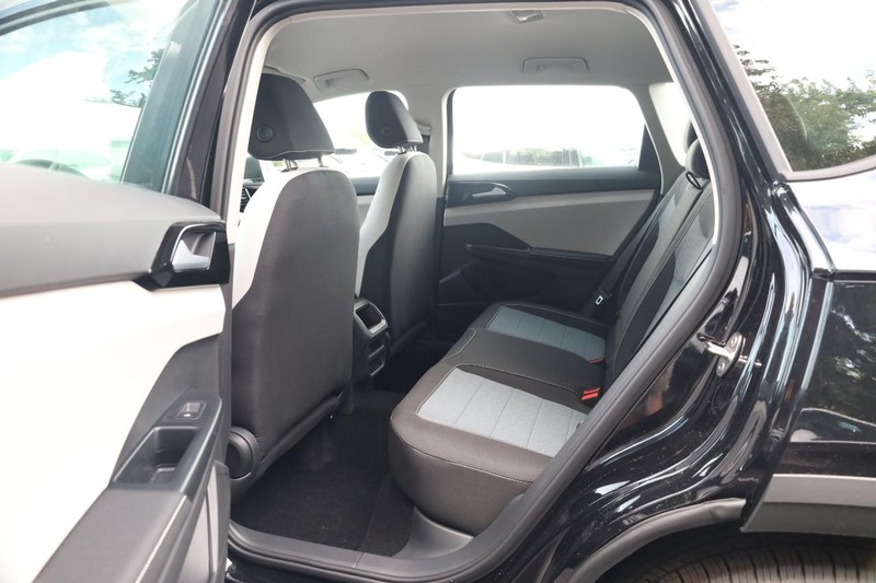 Volkswagen Taos Vehicle Image 20