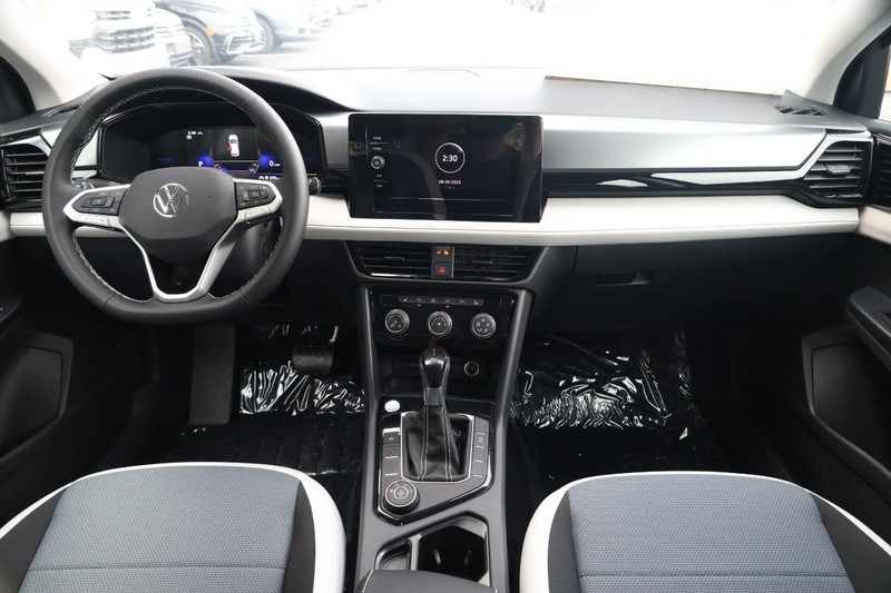 Volkswagen Taos Vehicle Image 21