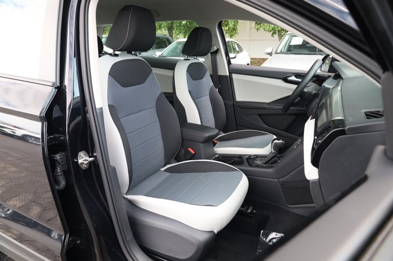 Volkswagen Taos Vehicle Image 23