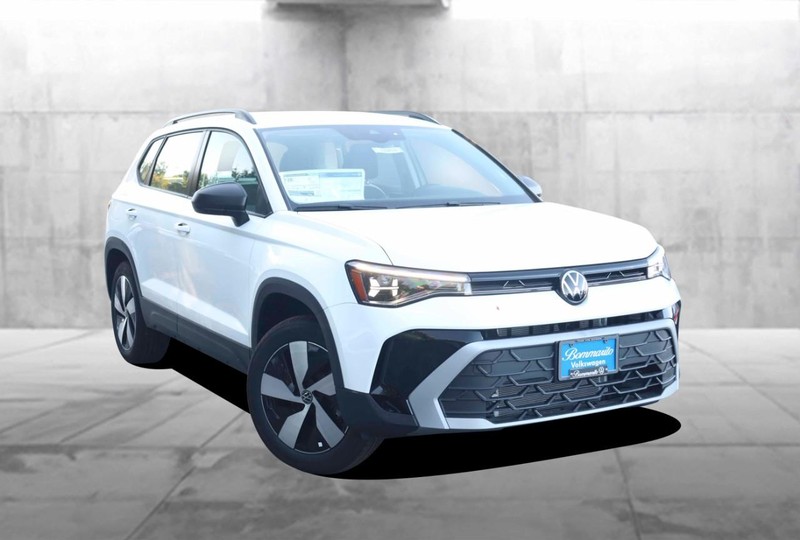 Volkswagen Taos Vehicle Image 02